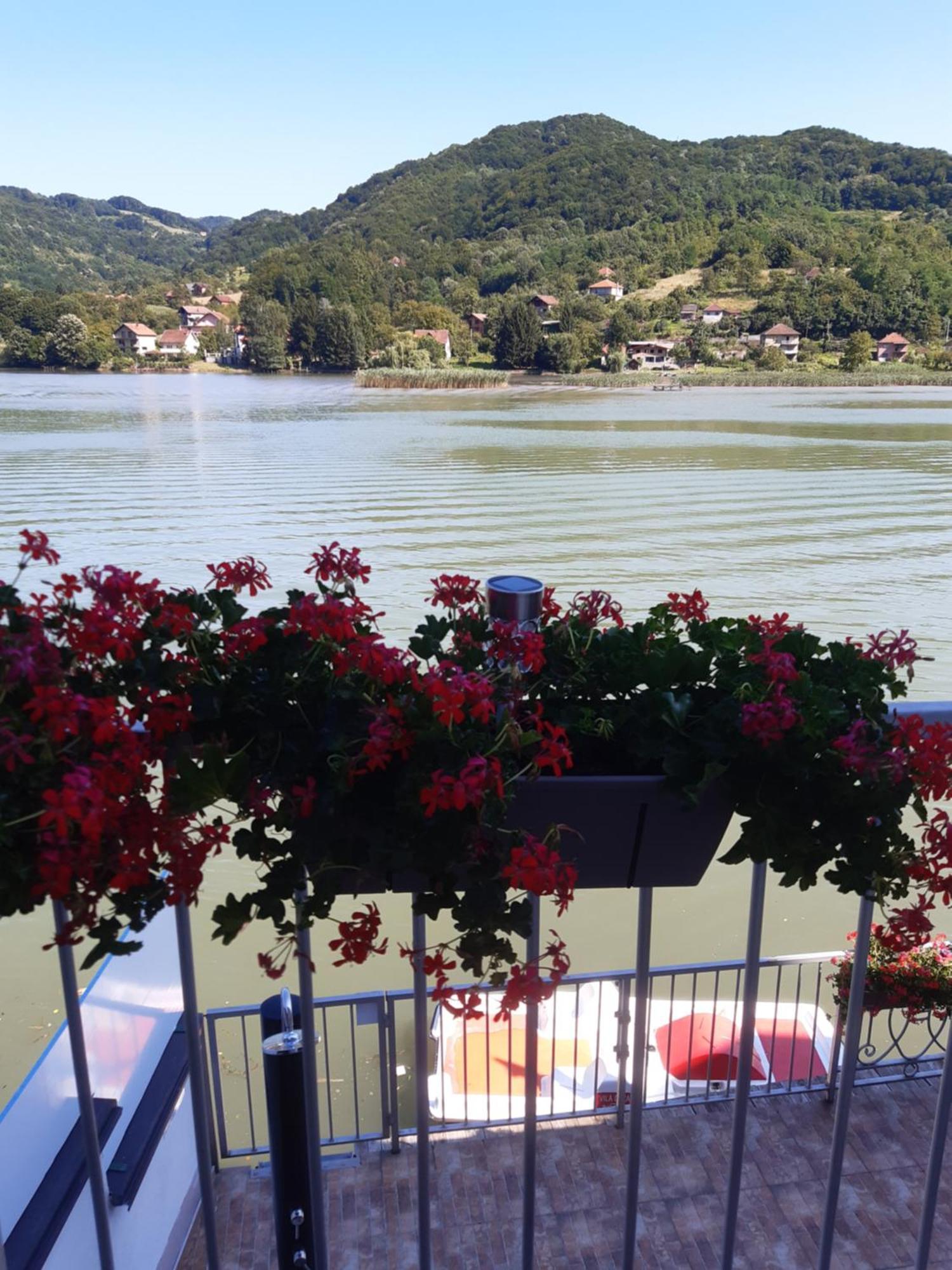 Vila Oaza - Zvornicko Jezero ซวอร์นิก ภายนอก รูปภาพ